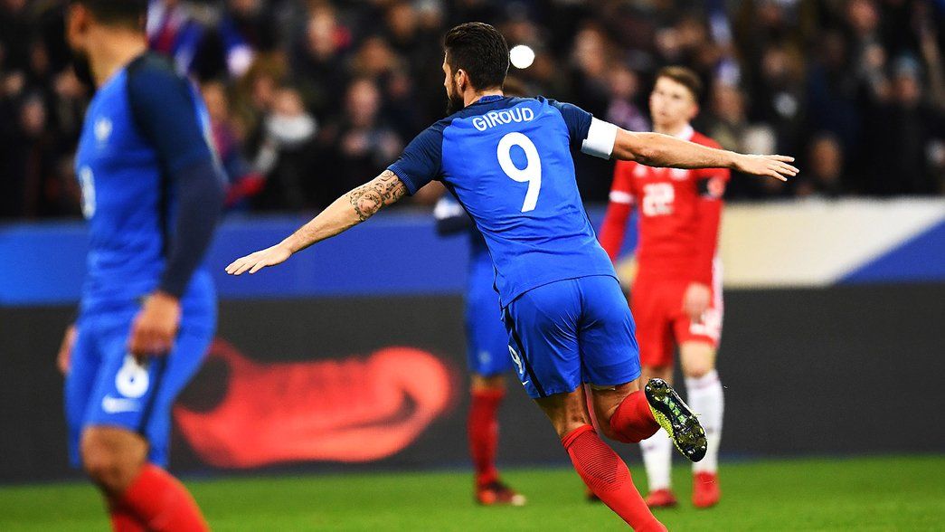 Olivier Giroud scores for France