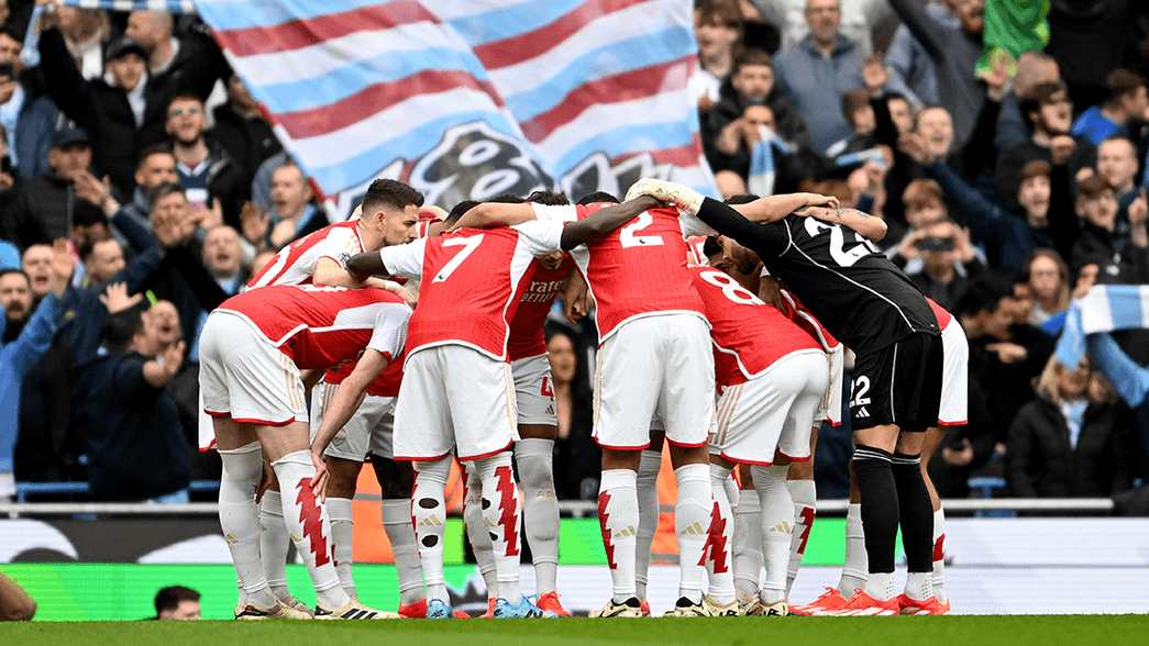 Arsenal's huddle before playing Manchester City