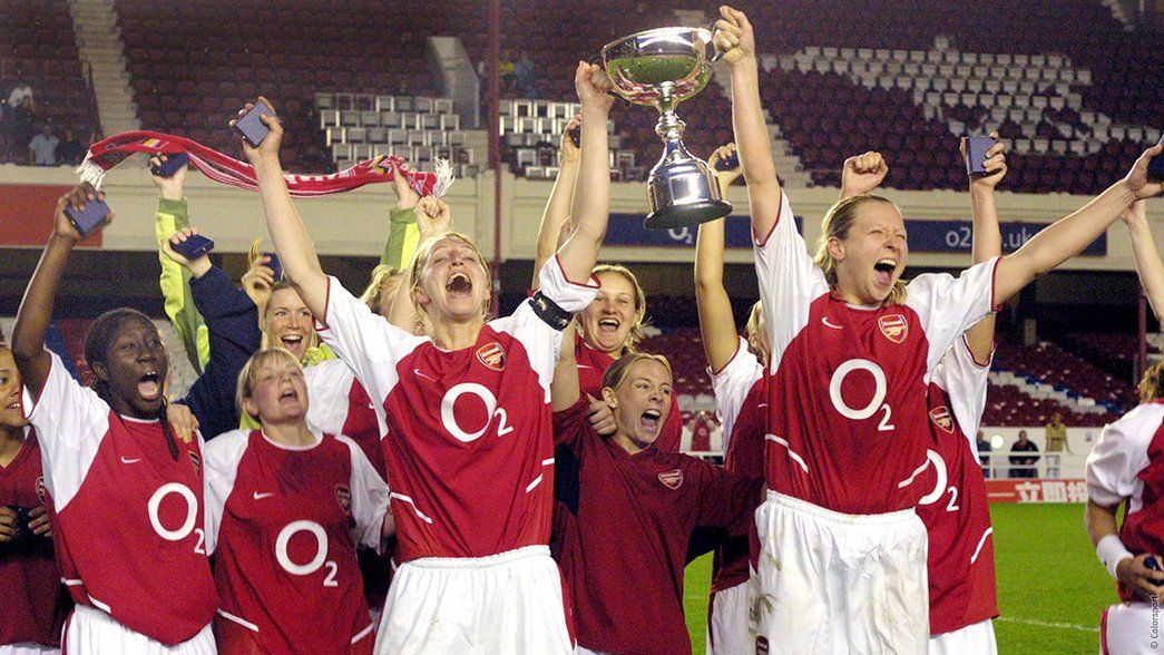 Arsenal Ladies win the 2004 league title