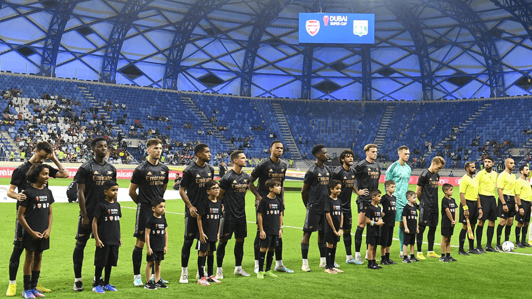 Arsenal line up ahead of the game against Lyon
