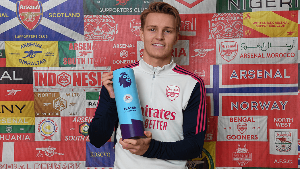 Martin Odegaard with his Premier League Player of the Month award