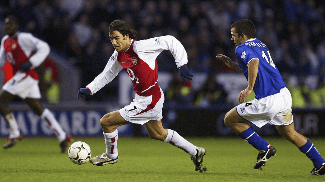 Robert Pires playing against Leicester City in 2003
