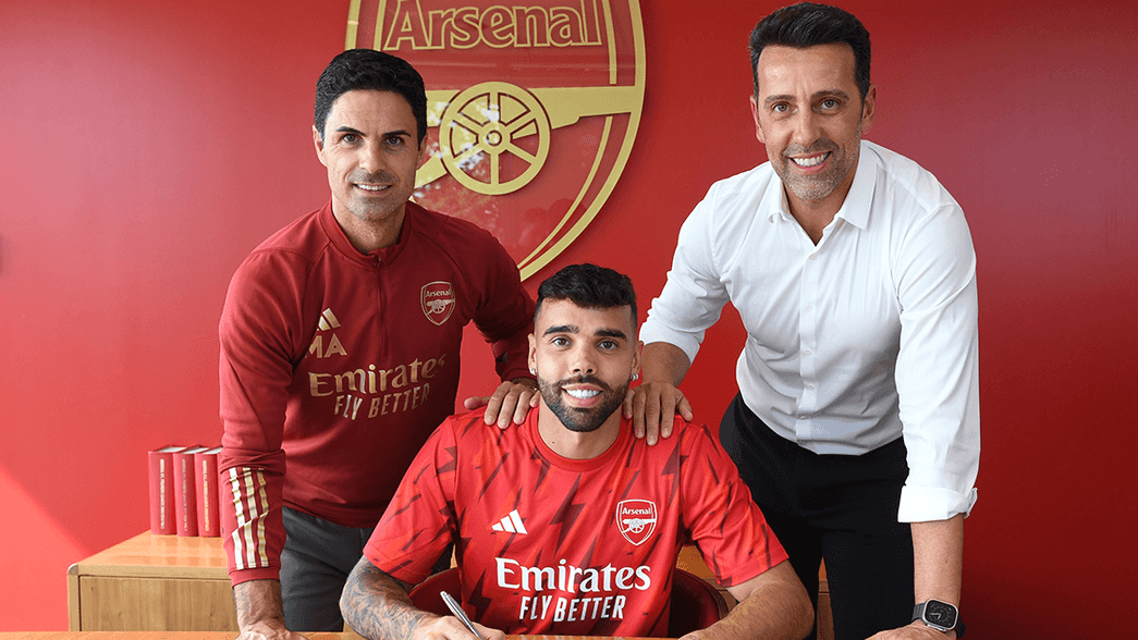 David Raya signing his Arsenal contract with Mikel Arteta and Edu