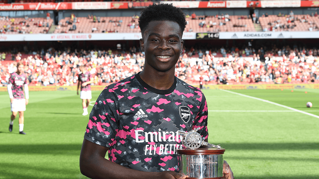 Bukayo Saka with the Arsenal Player of the Season trophy
