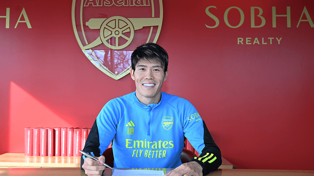 Takehiro Tomiyasu signs his new Arsenal contract