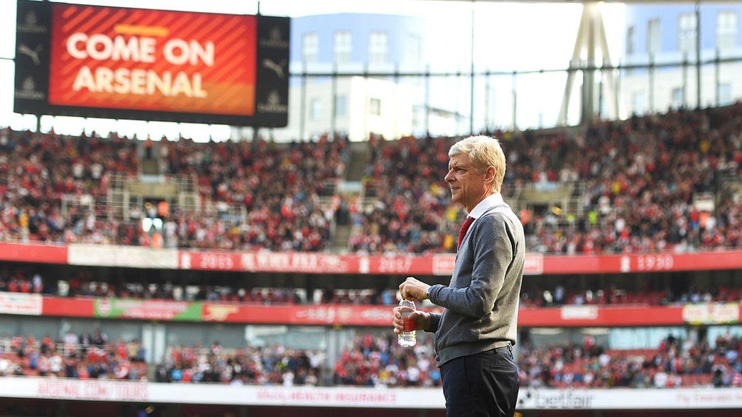 Arsene Wenger watches Arsenal v West Ham