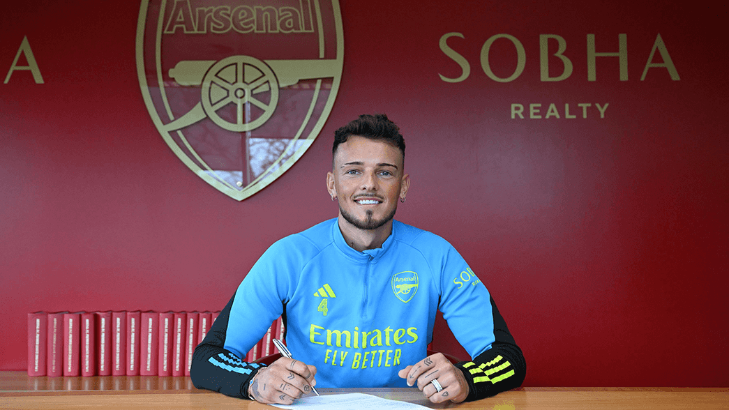 Ben White signs his new Arsenal contract