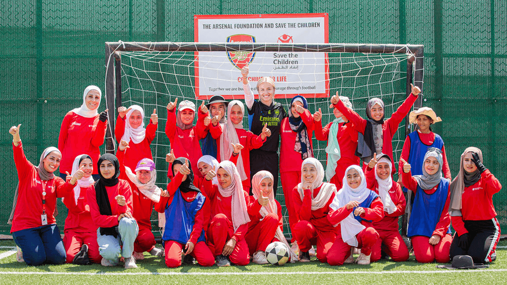 Leah Williamson with a host of girls at the Za'atari Refugee Camp