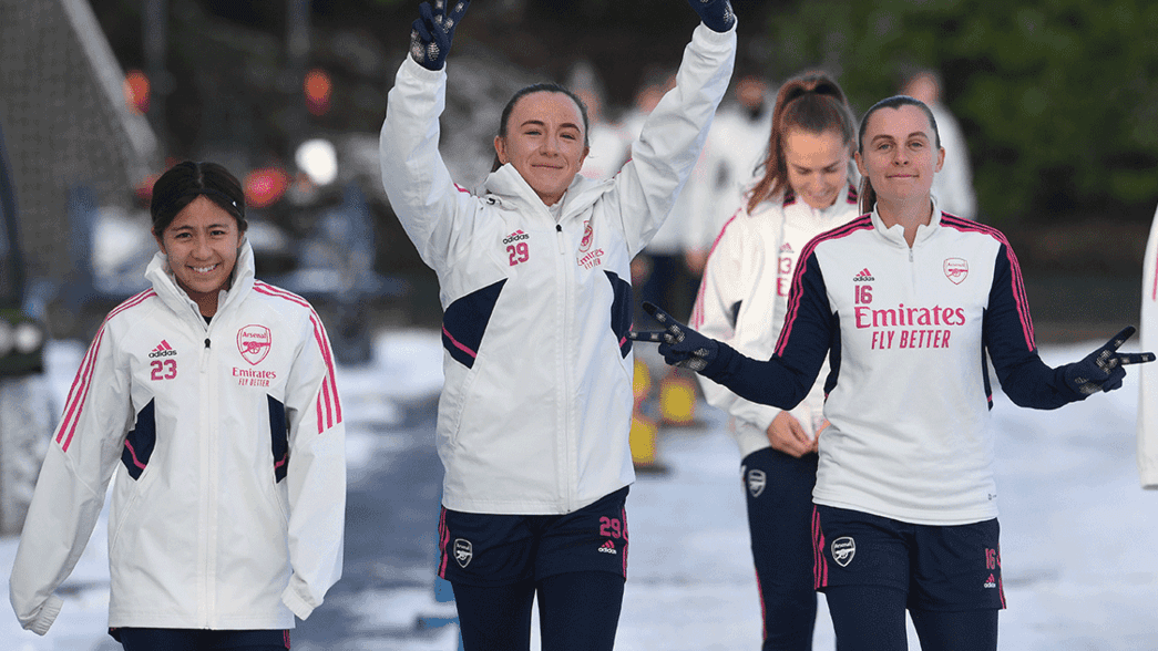 Arsenal Women train in the snow