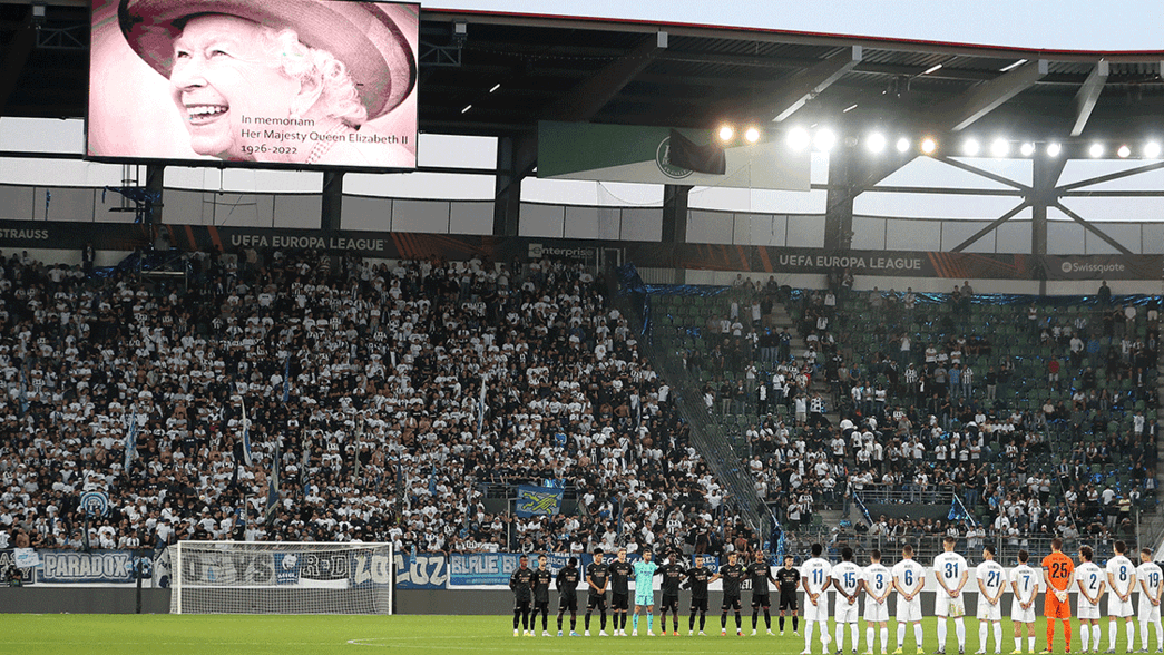 Arsenal and FC Zurich hold a minute's silence for The Queen